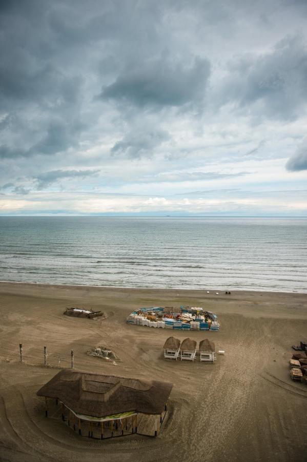Năvodari Luxury Promenada Apartment - Frontal Beachfront Mamaia Nord מראה חיצוני תמונה