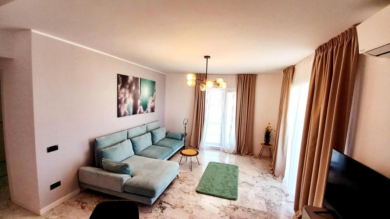 Năvodari Luxury Promenada Apartment - Frontal Beachfront Mamaia Nord מראה חיצוני תמונה