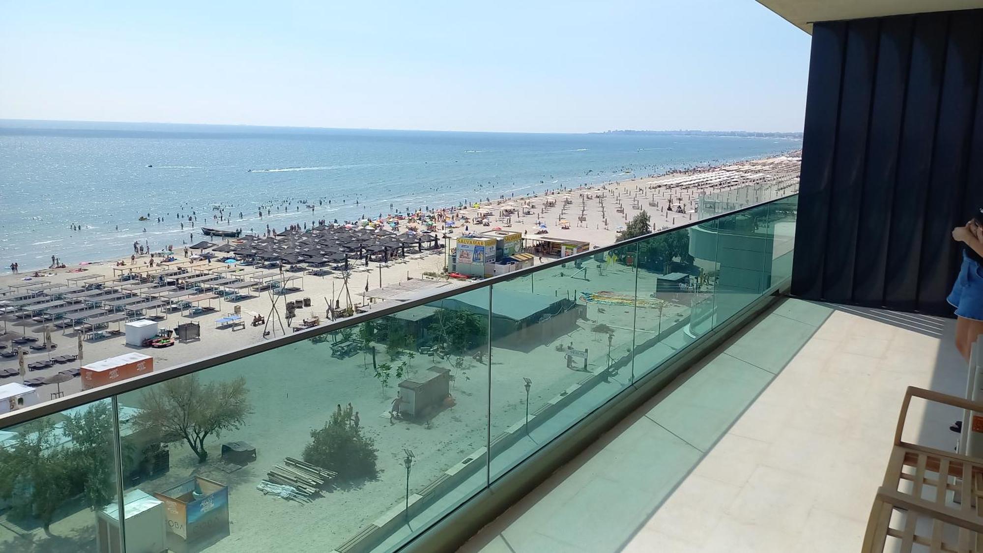 Năvodari Luxury Promenada Apartment - Frontal Beachfront Mamaia Nord מראה חיצוני תמונה